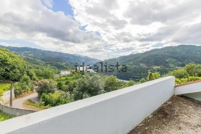 Moradia T4 para Venda em Caniçada e Soengas