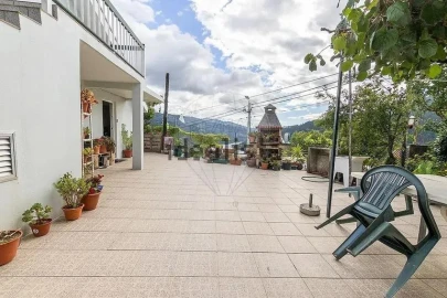 Moradia T4 para Venda em Caniçada e Soengas