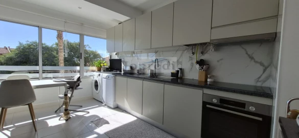 Apartamento T2 para Venda em Oeiras e São Julião da Barra, Paço de Arcos e Caxias