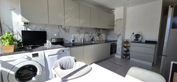 Apartamento T2 para Venda em Oeiras e São Julião da Barra, Paço de Arcos e Caxias