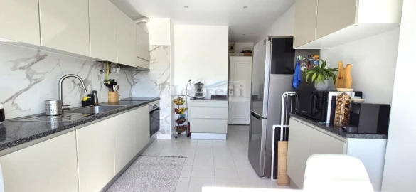 Apartamento T2 para Venda em Oeiras e São Julião da Barra, Paço de Arcos e Caxias