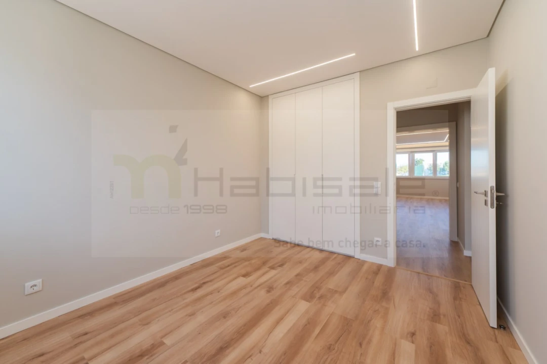 Apartamento T3 para Venda em Carcavelos e Parede Foto 21