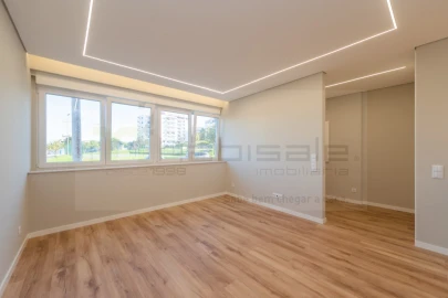 Apartamento T3 para Venda em Carcavelos e Parede