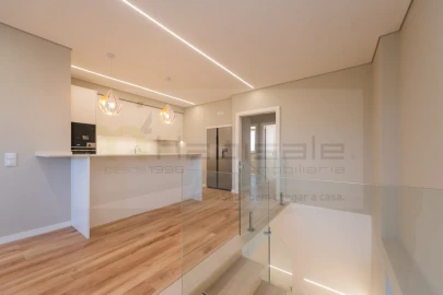 Apartamento T3 para Venda em Carcavelos e Parede