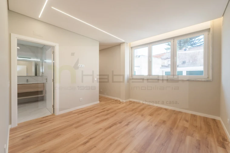 Apartamento T3 para Venda em Carcavelos e Parede Foto 27