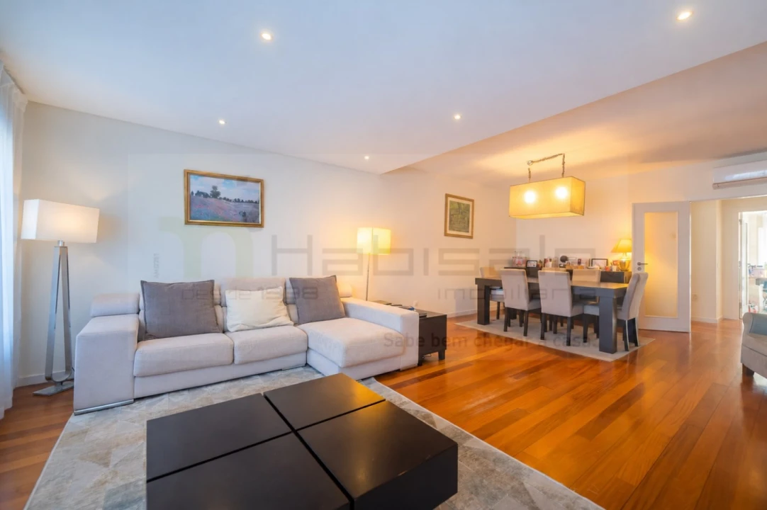 Apartamento T3 para Venda em São Domingos de Rana Foto 1