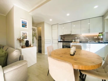 Apartamento T2 para Venda em Agualva e Mira-Sintra