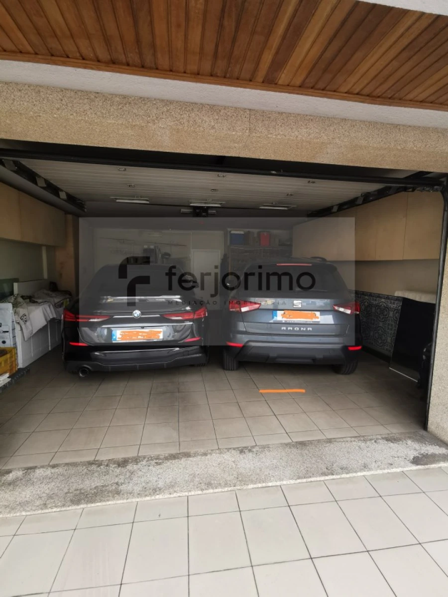 Moradia T4 para Venda em Fermentões Foto 3