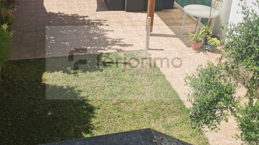Moradia T4 para Venda em Fermentões