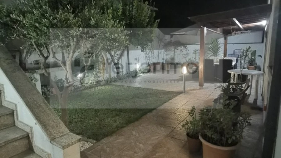 Moradia T4 para Venda em Fermentões
