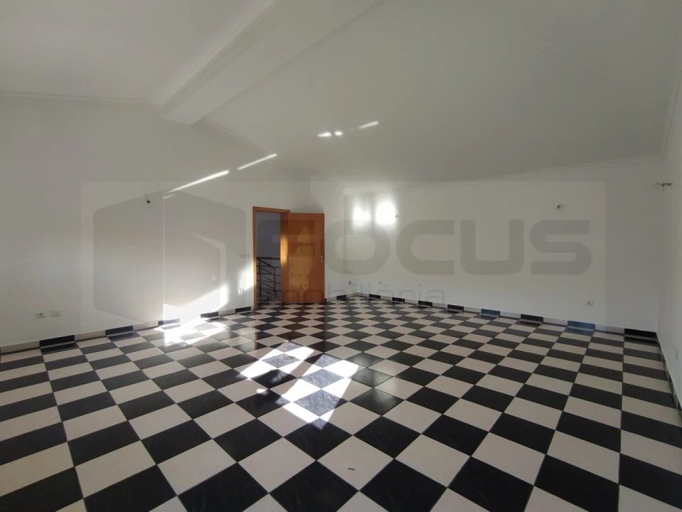 Moradia T3 para Arrendamento em Bustos, Troviscal e Mamarrosa Foto 1