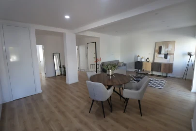 Apartamento T3 para Venda em Benfica