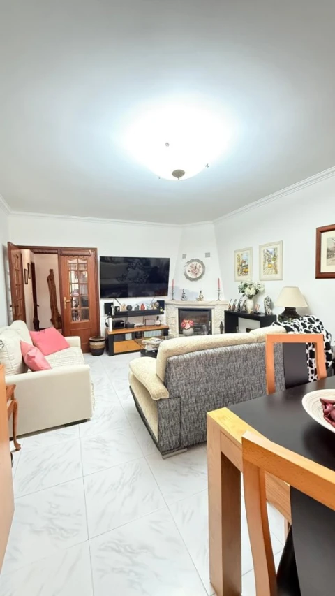 Apartamento T1 para Venda em Queluz e Belas