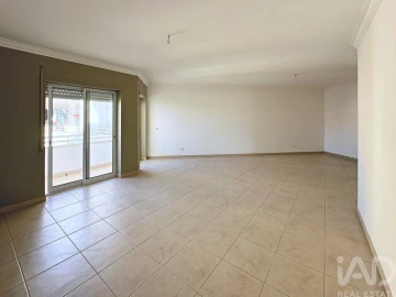 Apartamento T3 para Venda em Carregado e Cadafais