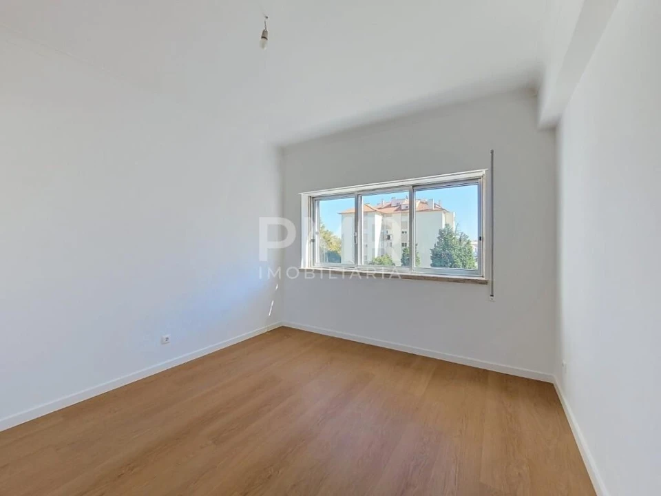 Apartamento T3 para Arrendamento em Carcavelos e Parede Foto 5