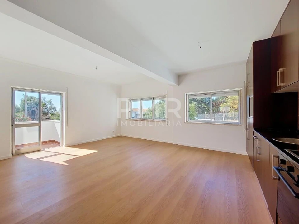 Apartamento T3 para Arrendamento em Carcavelos e Parede Foto 2