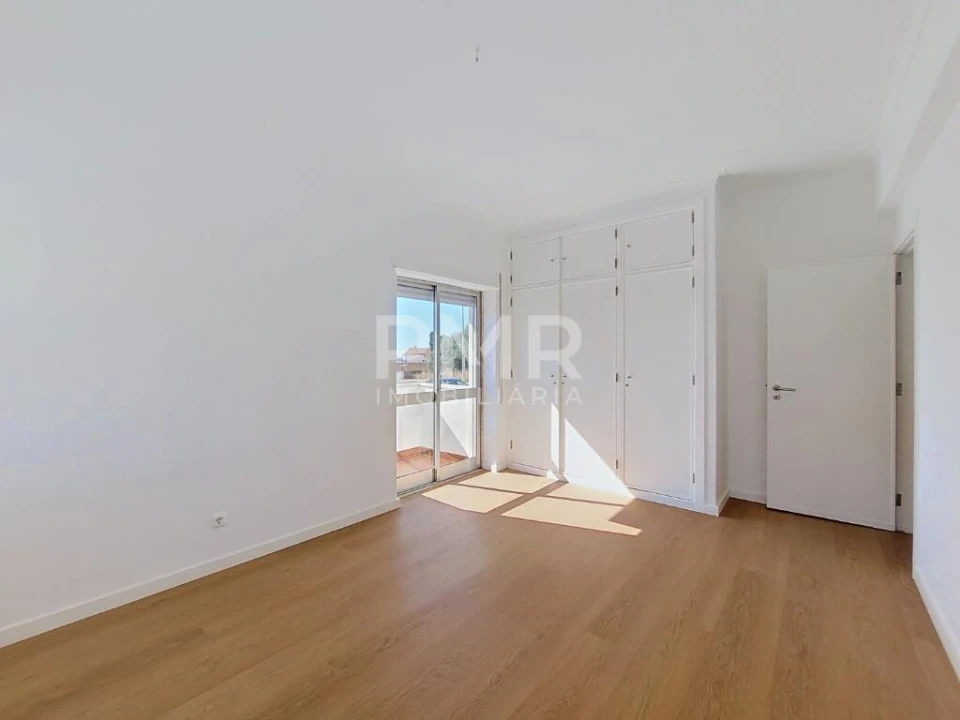 Apartamento T3 para Arrendamento em Carcavelos e Parede Foto 3