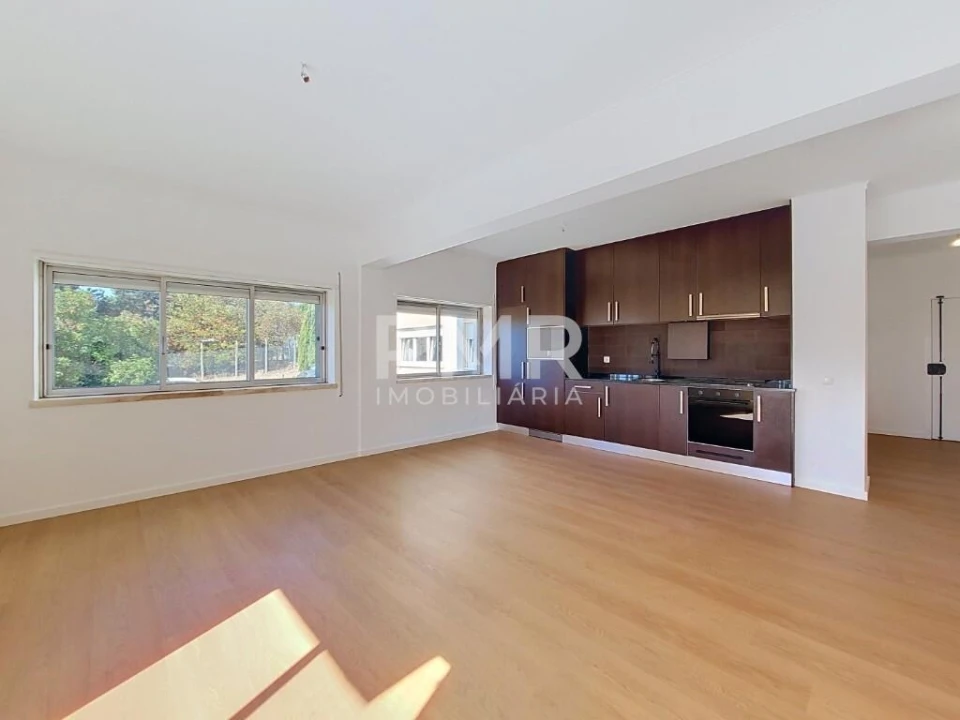 Apartamento T3 para Arrendamento em Carcavelos e Parede Foto 1