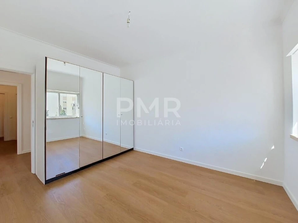 Apartamento T3 para Arrendamento em Carcavelos e Parede Foto 6