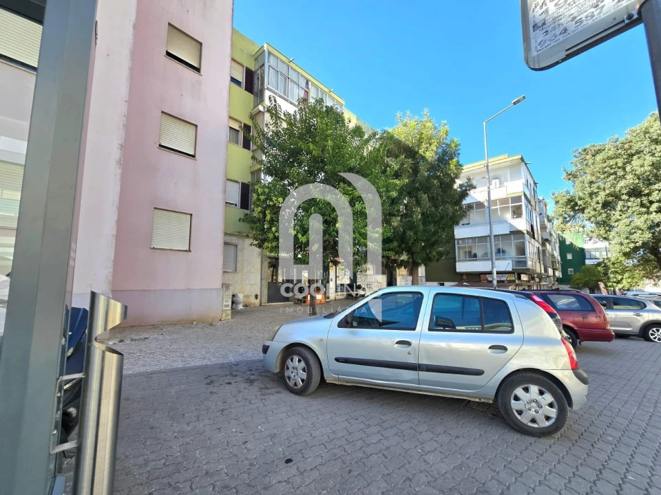 Apartamento T2 para Venda em Queluz e Belas Foto 24