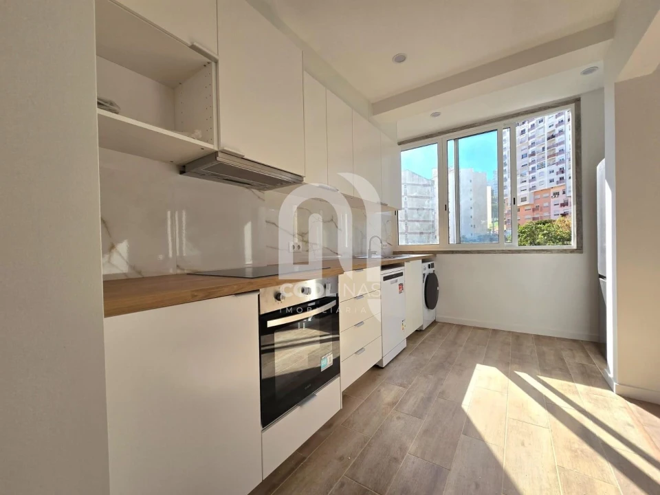 Apartamento T2 para Venda em Queluz e Belas Foto 1