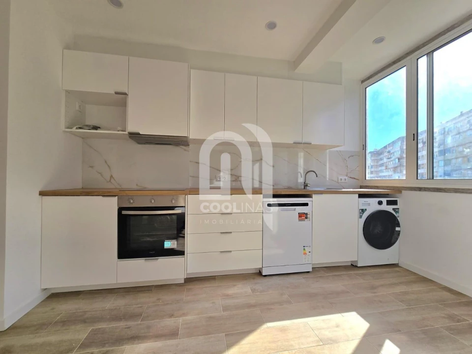 Apartamento T2 para Venda em Queluz e Belas Foto 2