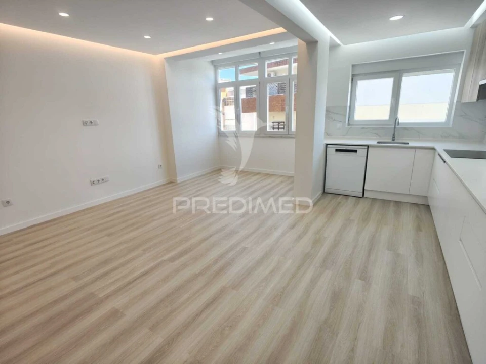 Apartamento T3 para Venda em Seixal, Arrentela e Aldeia de Paio Pires Foto 3