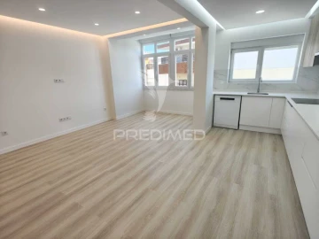 Apartamento T3 para Venda em Seixal, Arrentela e Aldeia de Paio Pires