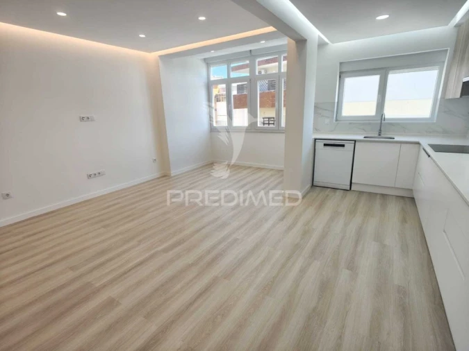 Apartamento T3 para Venda em Seixal, Arrentela e Aldeia de Paio Pires Foto 3