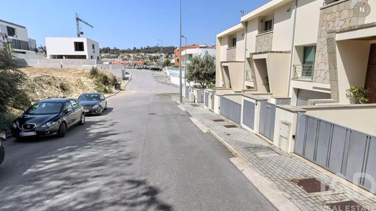 Moradia T3 para Venda em Arentim e Cunha Foto 8