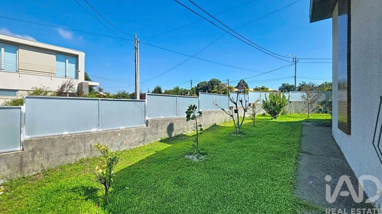 Moradia T4 para Venda em Arrifana Foto 4