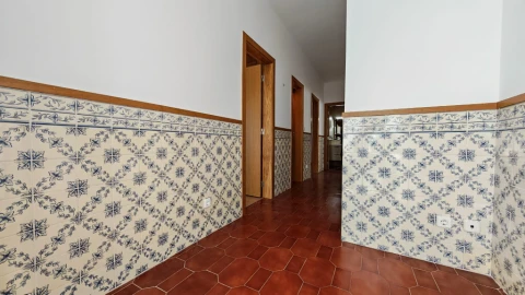 Moradia T2 para Arrendamento em Santo Antonio dos Olivais