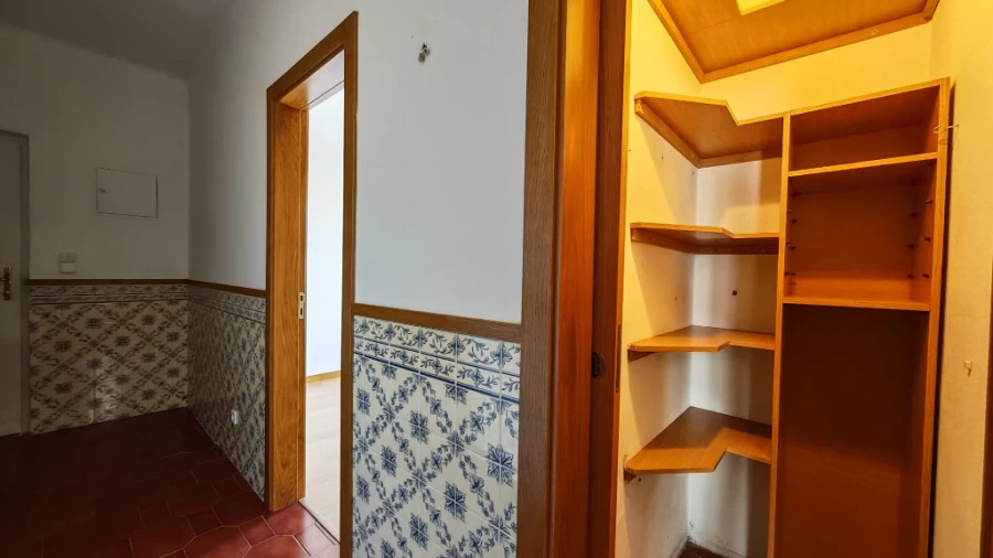 Moradia T2 para Arrendamento em Santo Antonio dos Olivais Foto 12