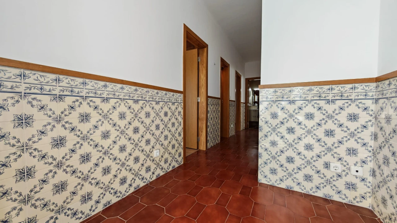 Moradia T2 para Arrendamento em Santo Antonio dos Olivais Foto 6