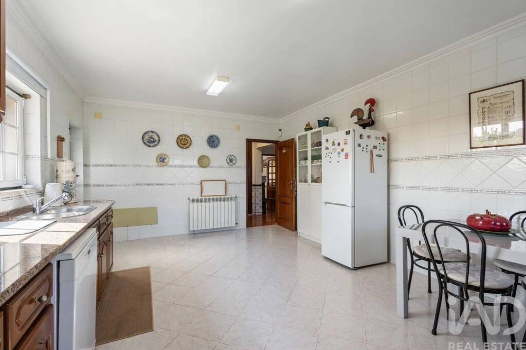 Moradia T4 para Venda em Encarnação Foto 18
