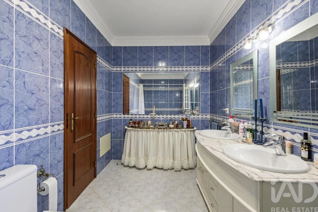 Moradia T4 para Venda em Encarnação Foto 26