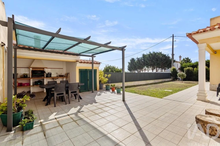 Moradia T4 para Venda em Encarnação Foto 8
