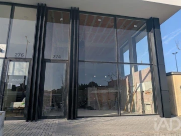 Loja para Arrendamento em Fânzeres e São Pedro da Cova