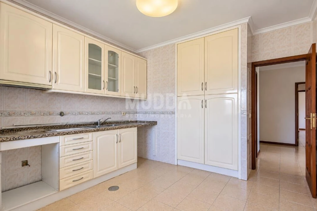 Apartamento T3 para Venda em Paços de Brandão Foto 2
