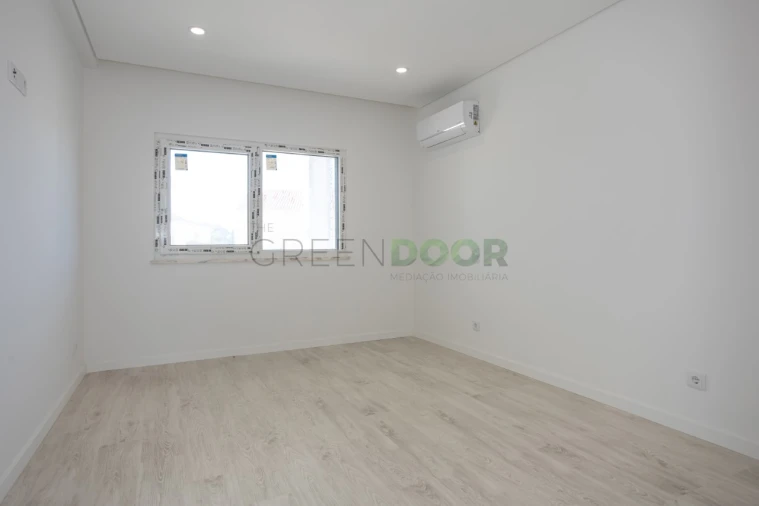 Apartamento T3 para Venda em Seixal, Arrentela e Aldeia de Paio Pires Foto 11