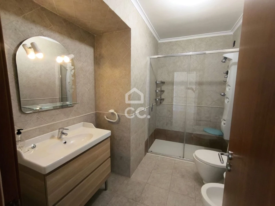 Apartamento T4 para Venda em Bombarral e Vale Covo Foto 26