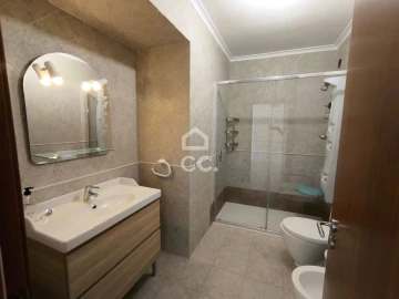 Apartamento T4 para Venda em Bombarral e Vale Covo