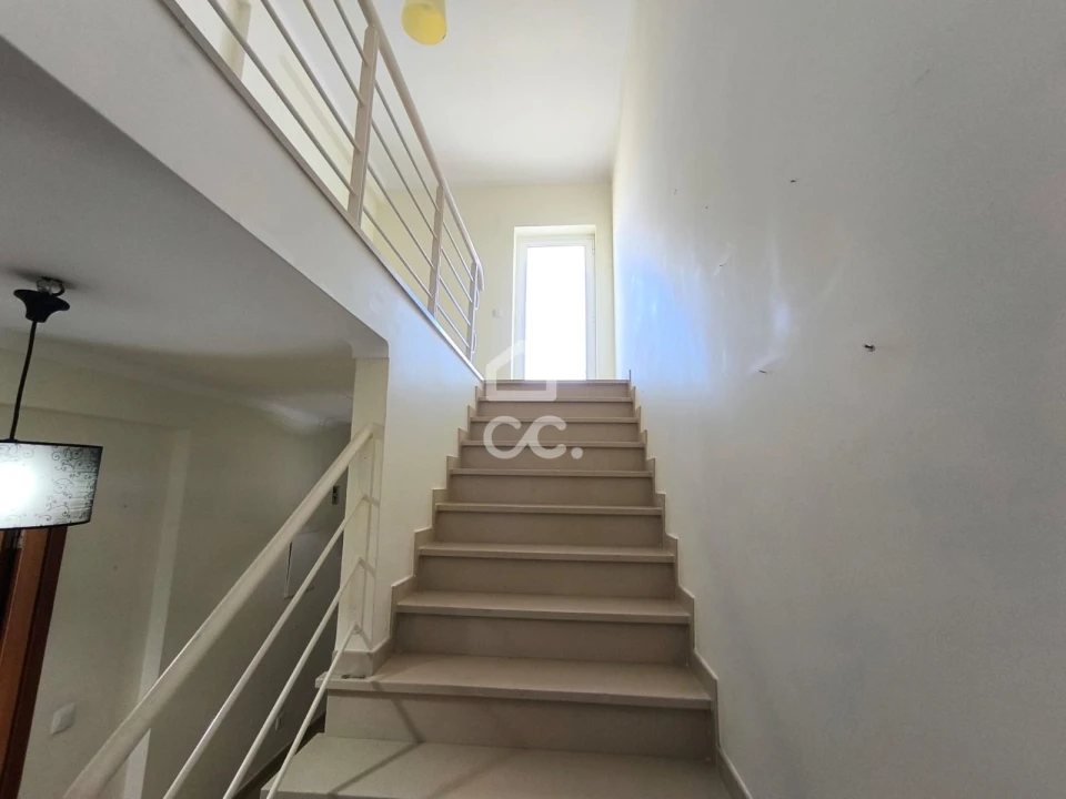 Apartamento T4 para Venda em Bombarral e Vale Covo Foto 18