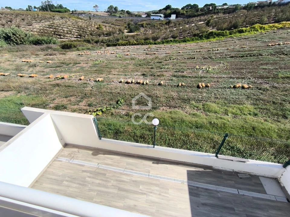 Apartamento T4 para Venda em Bombarral e Vale Covo Foto 35