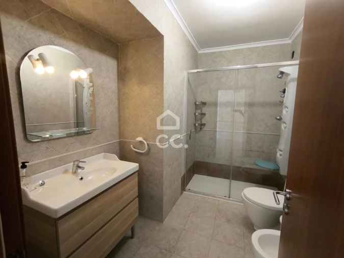 Apartamento T4 para Venda em Bombarral e Vale Covo Foto 26