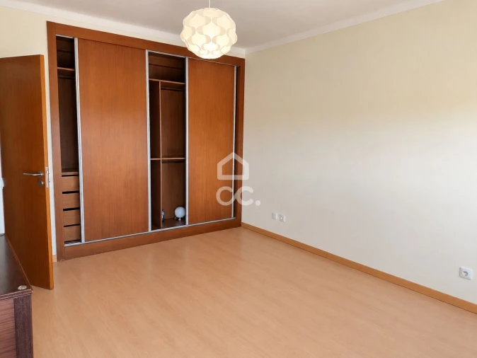 Apartamento T4 para Venda em Bombarral e Vale Covo Foto 33