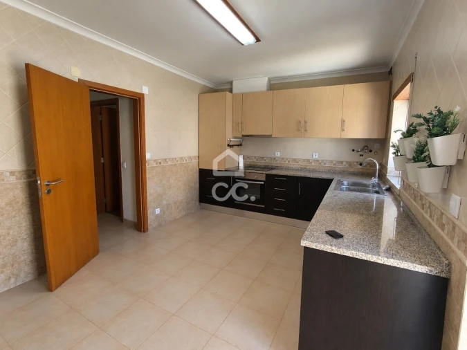 Apartamento T4 para Venda em Bombarral e Vale Covo Foto 17