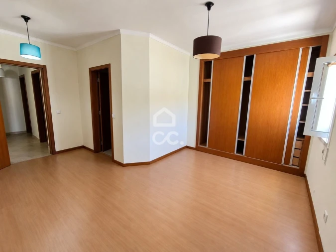 Apartamento T4 para Venda em Bombarral e Vale Covo Foto 28