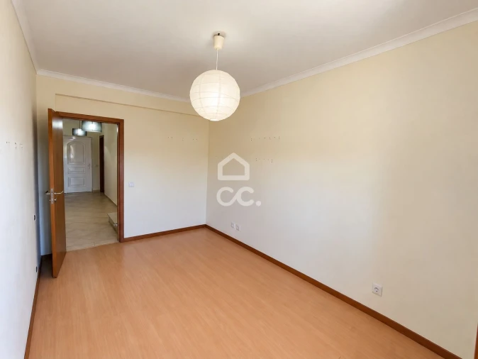 Apartamento T4 para Venda em Bombarral e Vale Covo Foto 9