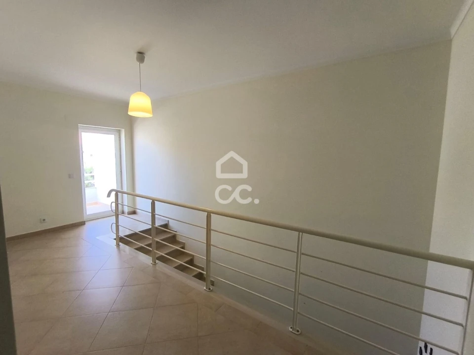 Apartamento T4 para Venda em Bombarral e Vale Covo Foto 19